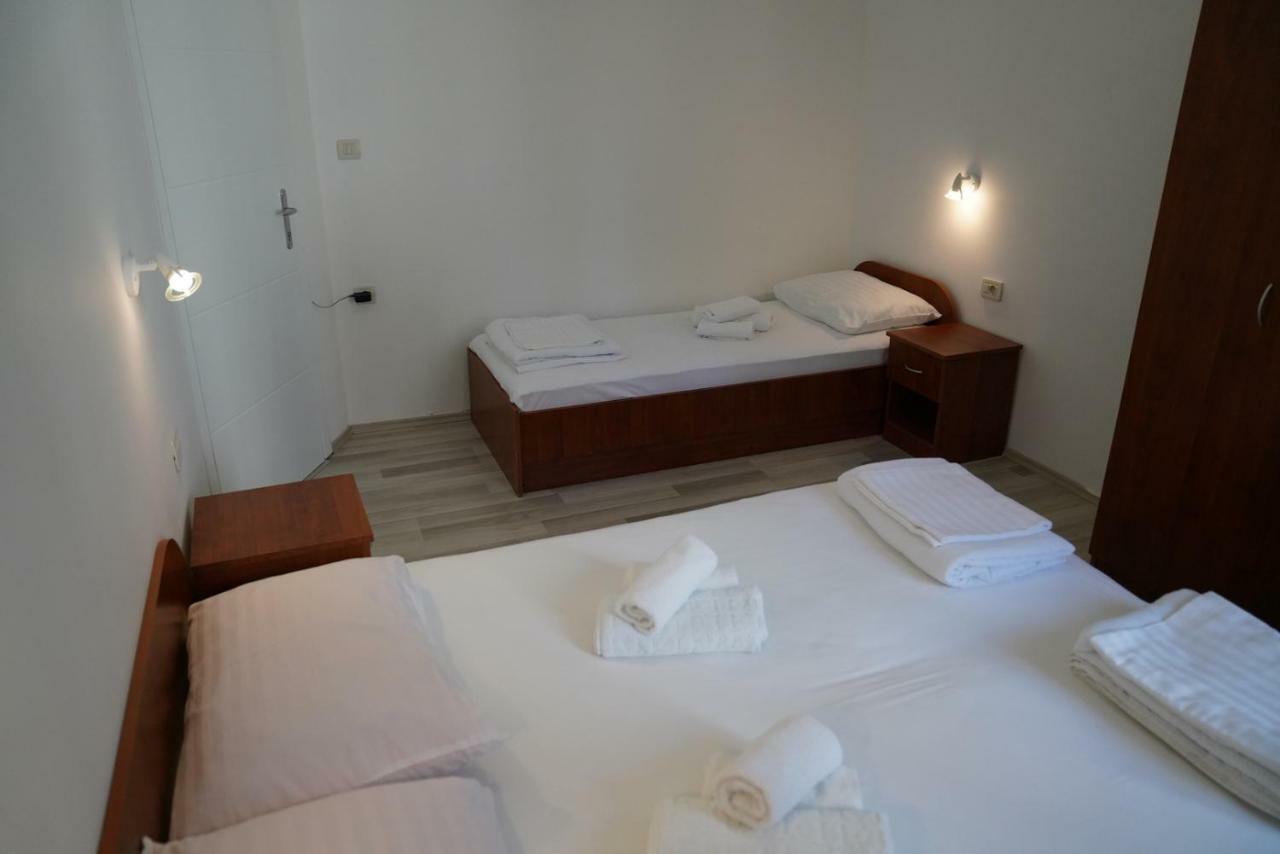 Sesar Apartments Krk - No. 2 Vinko كرك المظهر الخارجي الصورة