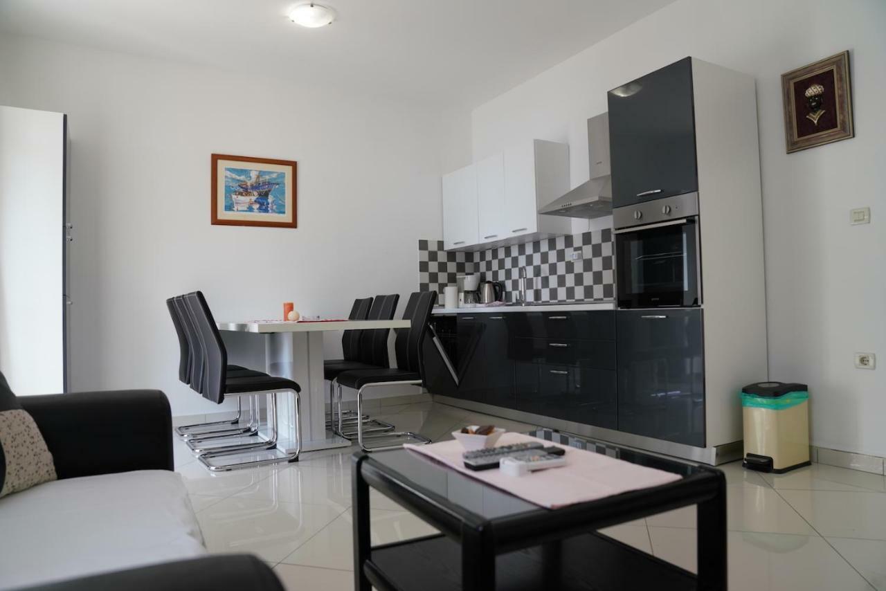 Sesar Apartments Krk - No. 2 Vinko كرك المظهر الخارجي الصورة